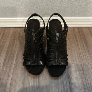 Women’s black wedges